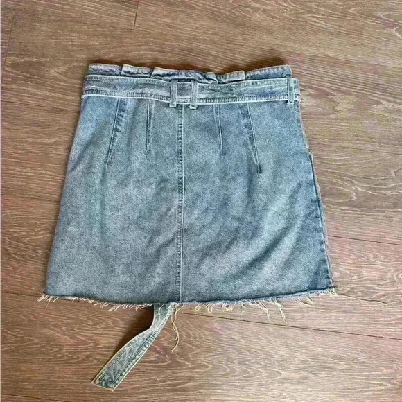 Free People East of Eden Distressed Mini Denim Jean Skirt Size 29 OB1239063 - Picture 2 of 6